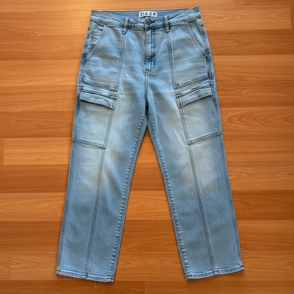 DAZE Honor High Rise Cargo Jeans Size Tag Size 31 Light Wash